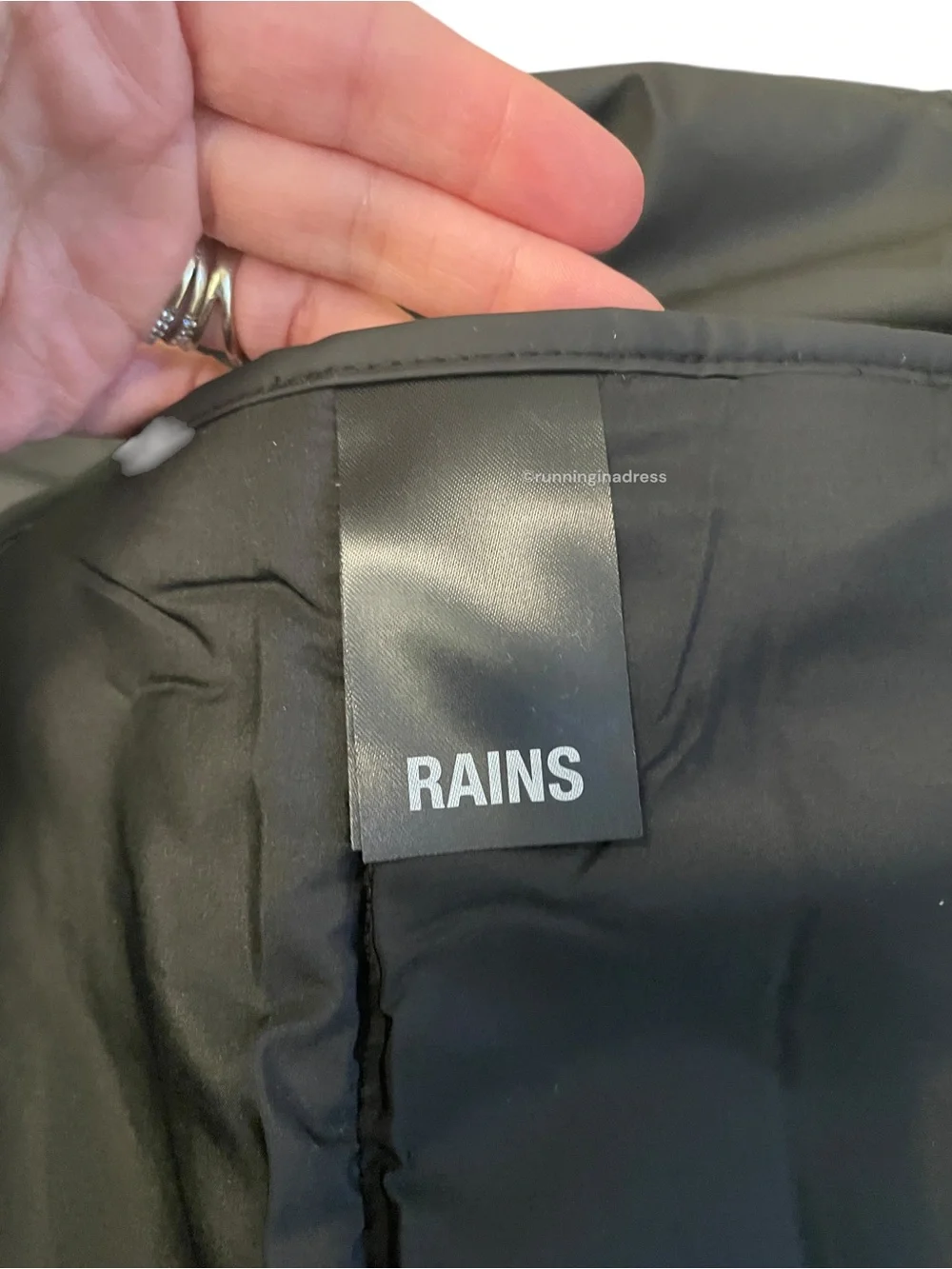 NWT RAINS Waterproof Trail Blanket Black Quilted Picnic Stadium Car Camping Gear